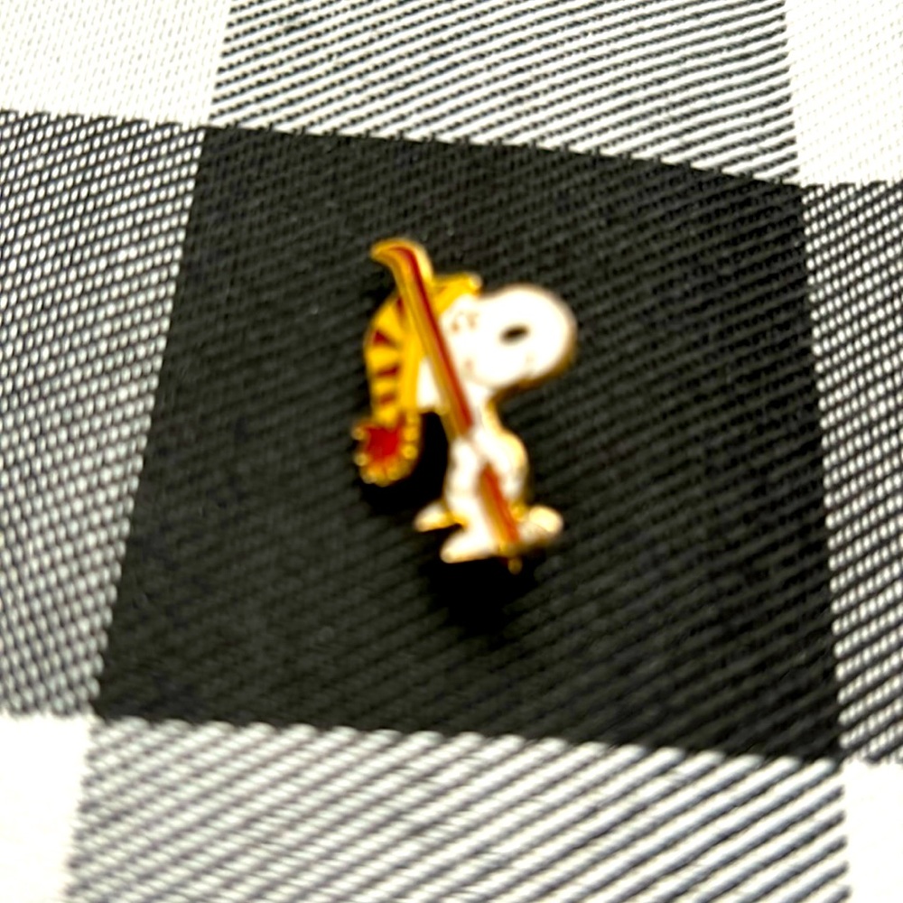 Pin Snoopy with Skis